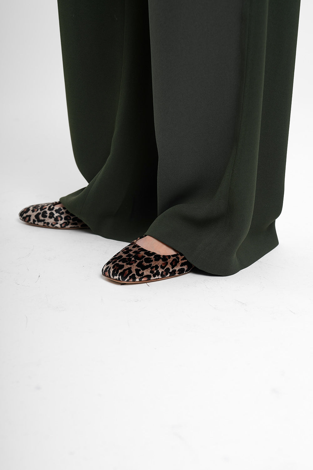 Zulu Velvet Shoe - leo